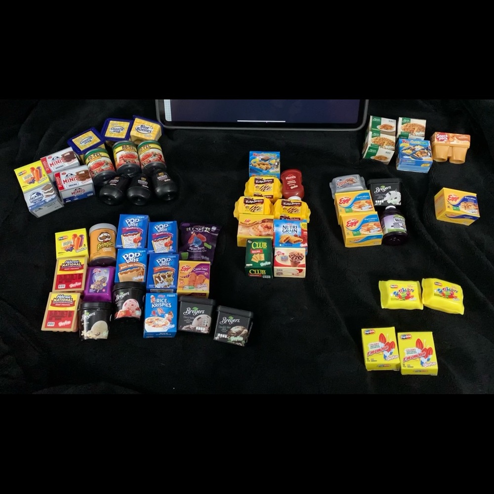 Shopkins Real Littles Mini Mart (Random 8)